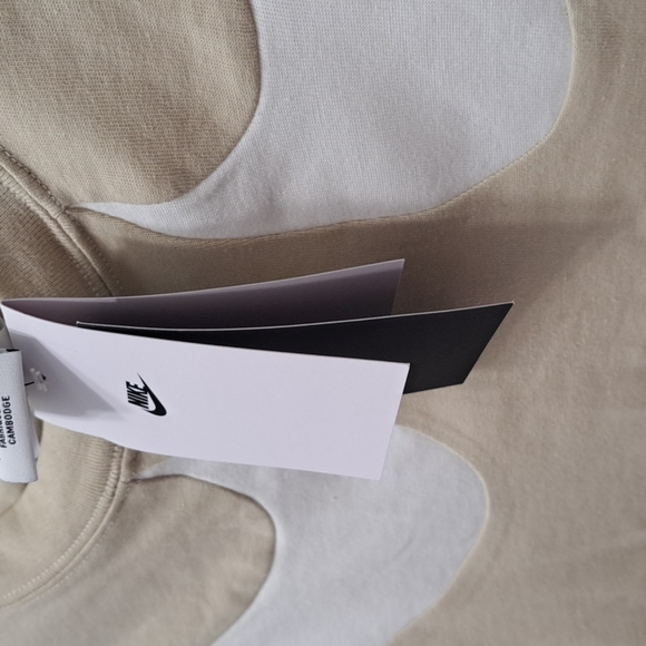 Nike cropped top size Medium - Picture 4 of 5